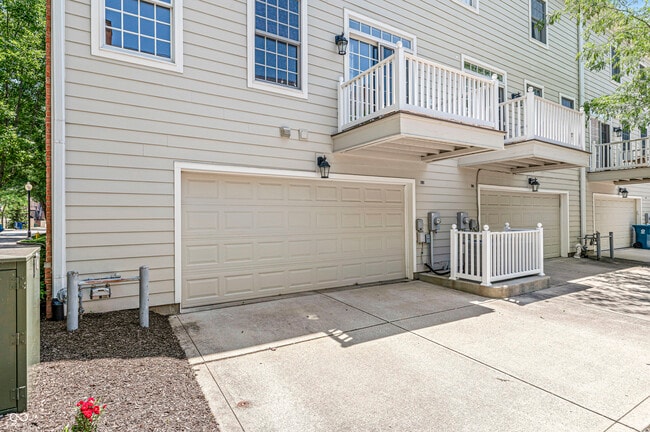 Building Photo - 12764 Edgemont Way