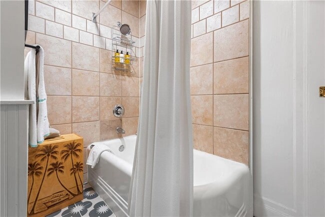 Building Photo - 720 Mollie St SE