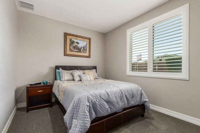 Building Photo - Spacious 4BR House in Goodyear