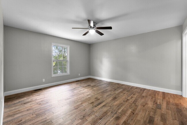 Building Photo - 424/426 E. Deerwood Dr