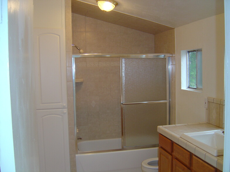 Building Photo - 1096 Aileen St