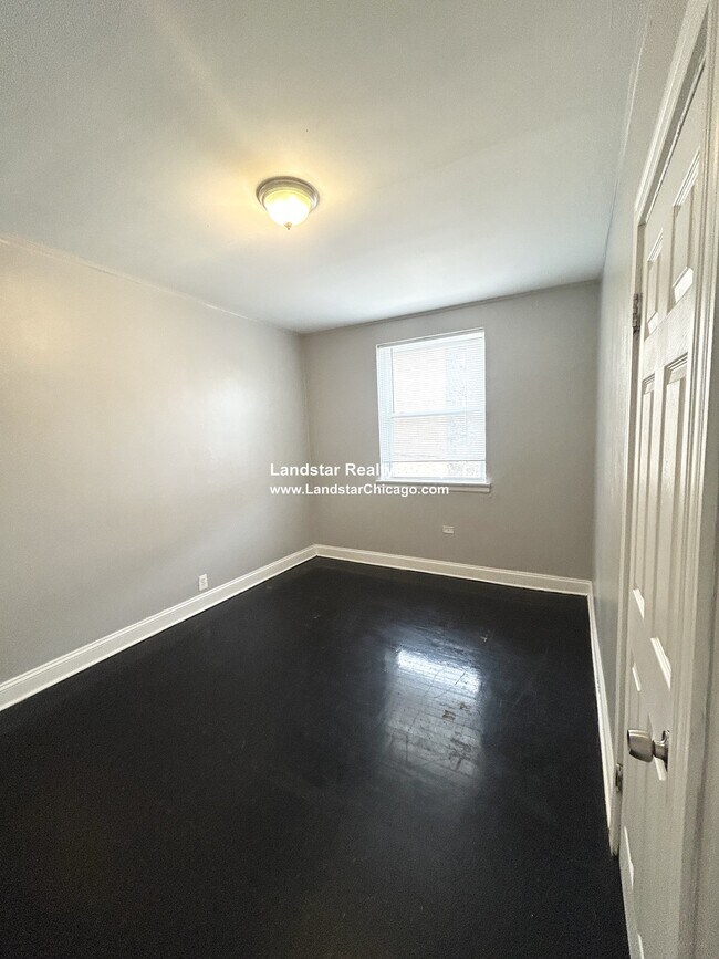 Building Photo - 7344 N Damen Ave