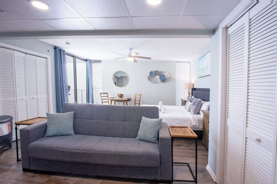 Building Photo - 10517 Front Beach Rd