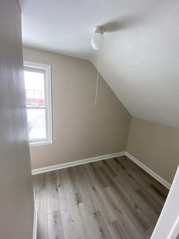 Building Photo - 903 Manomin Ave