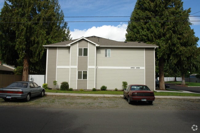 Building Photo - 4955-4959 Elizabeth St N