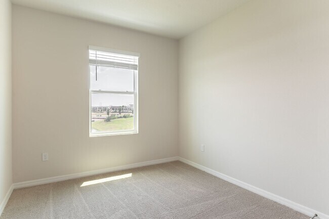 Building Photo - 3 Bedroom Townhome - Star Farms