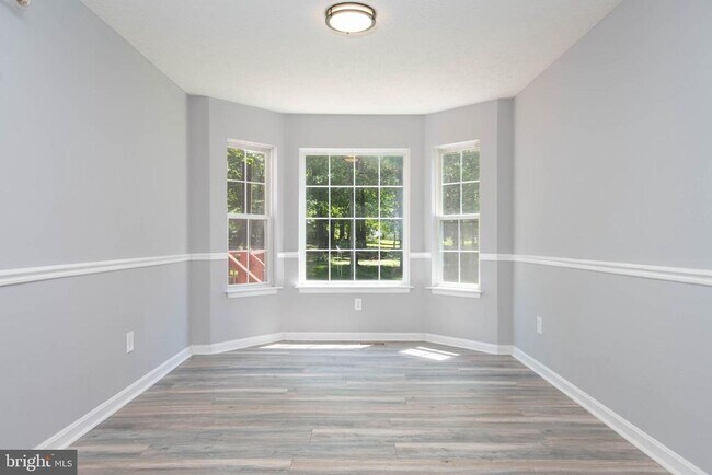 Building Photo - 11 Poplar Grove Ave