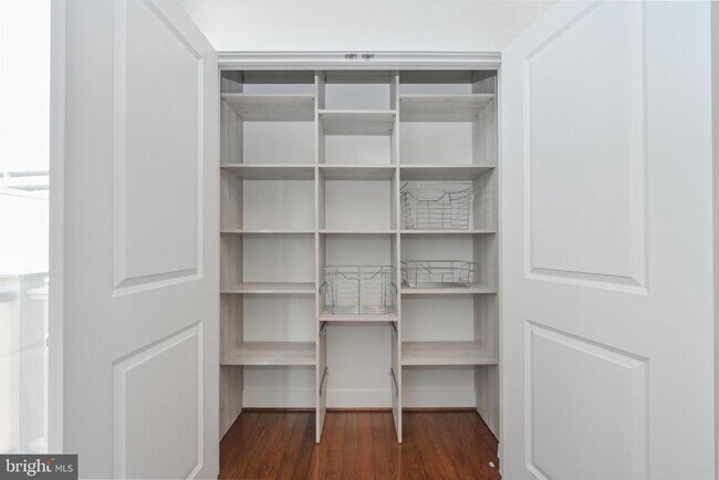 Building Photo - 8337 Looking Glass Way
