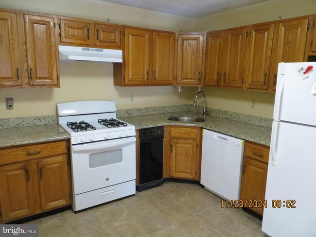 Building Photo - 19 Joyner Ct