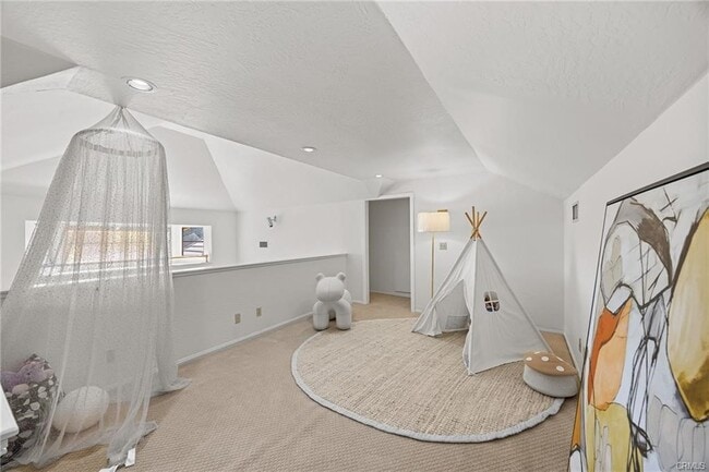 Building Photo - 673 S Mentor Ave