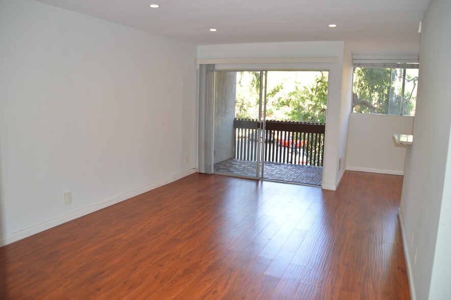 Building Photo - 6050 Canterbury Dr