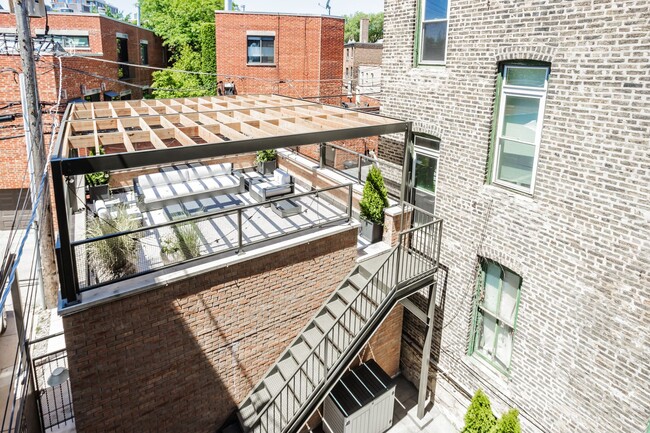 Building Photo - 2252 N Clark St