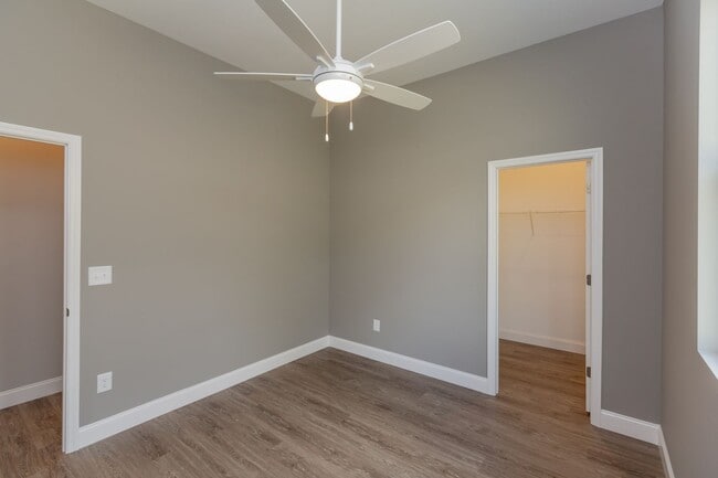 Building Photo - Modern 4 Bedroom Home in Red Bank