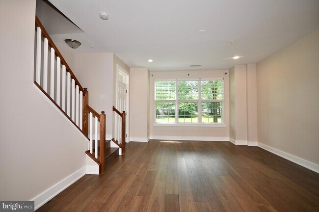 Building Photo - 137-A Equestrian Row Unit