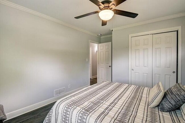 Building Photo - House 3 bed, 2 bath