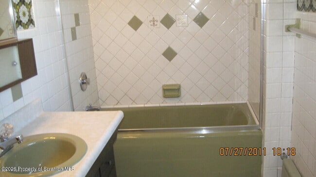 Building Photo - 1425 Church Ave