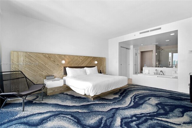 Building Photo - 3101 Bayshore Dr