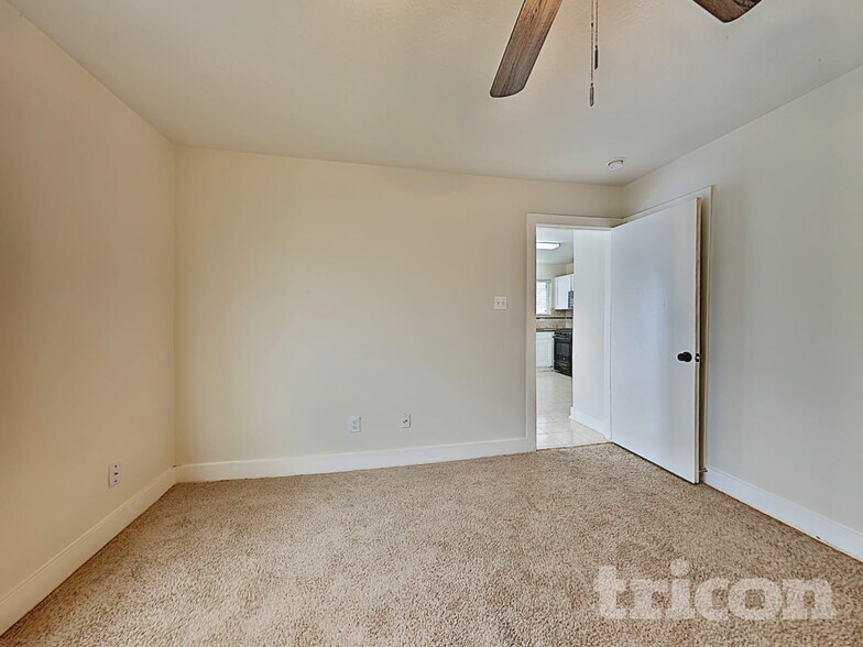 Building Photo - 15810 W Park Ct