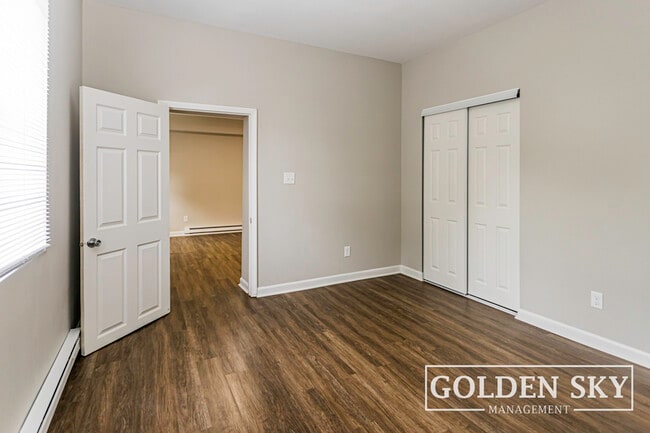 Building Photo - 1600 S Batavia Ave