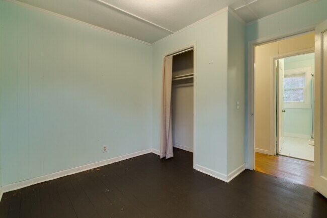 Building Photo - 4650 NE 112th Ave