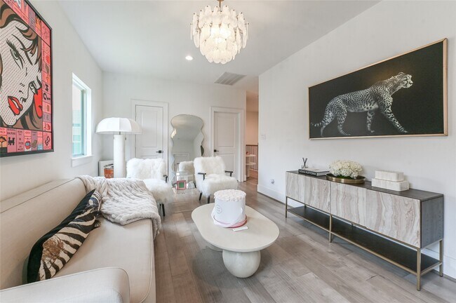 Building Photo - 5233 Darling St