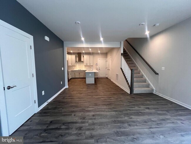 Building Photo - 44625 Wolfhound Sq