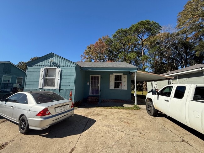 Primary Photo - 3991 N Foster Dr