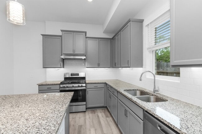 Building Photo - 29019 Pine Forest Dr