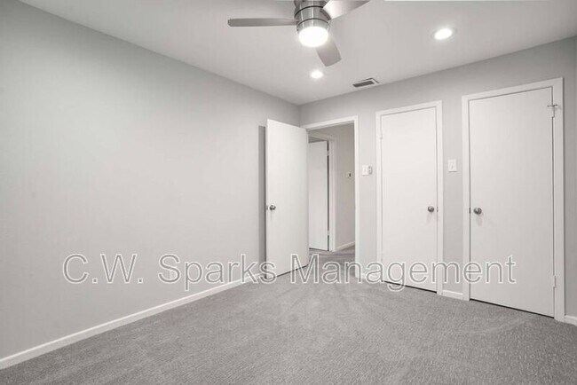 Building Photo - 7615 Woodthrush Dr