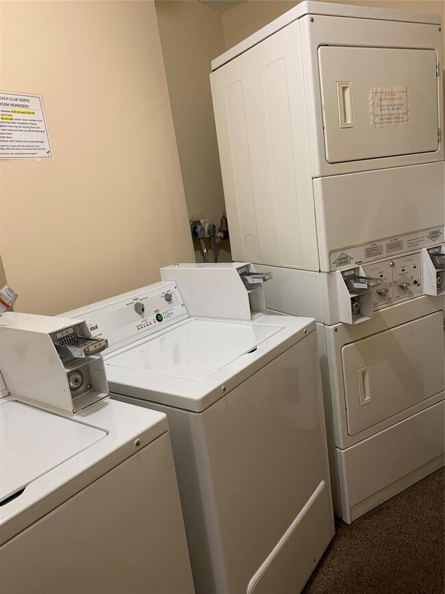 Building Photo - 3205 SE 7th St