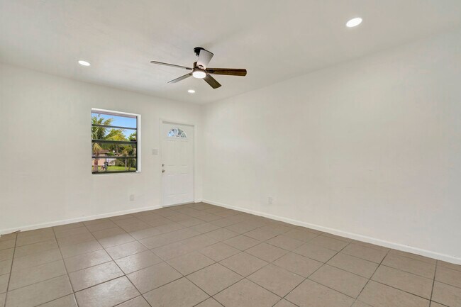 Building Photo - 6126 SW 19th St