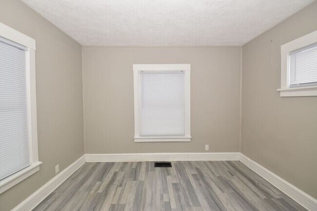 Building Photo - Mishawaka Near Parks and the Riverwalk 2 bedroom