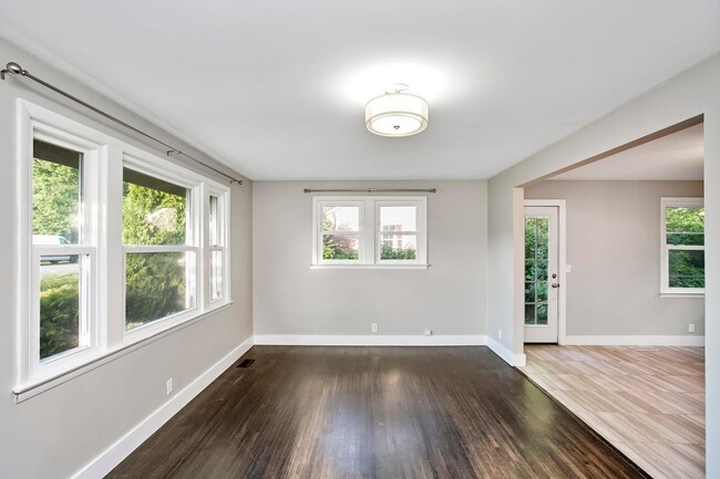 Building Photo - 2129 Crystal Dr