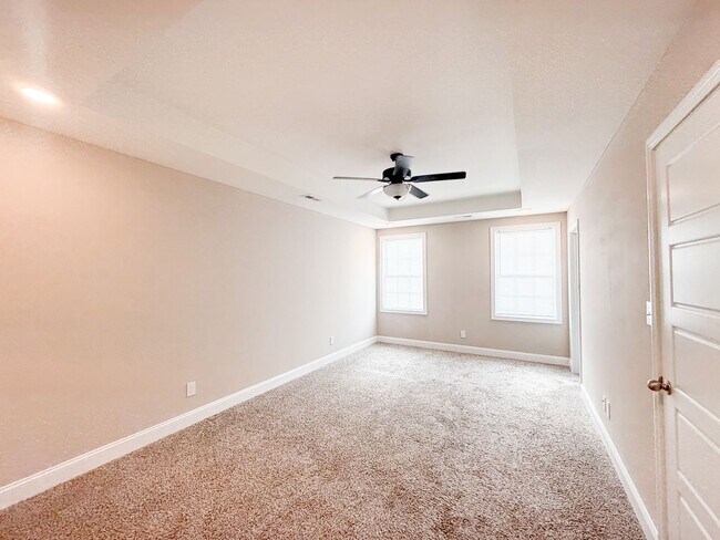 Building Photo - 3 Bedroom 2 1/2 Bathroom Home