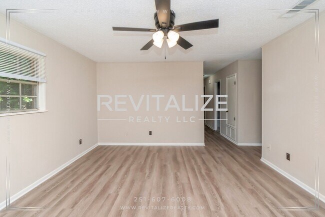 Building Photo - 3 Bedroom Bungalow in Mobile