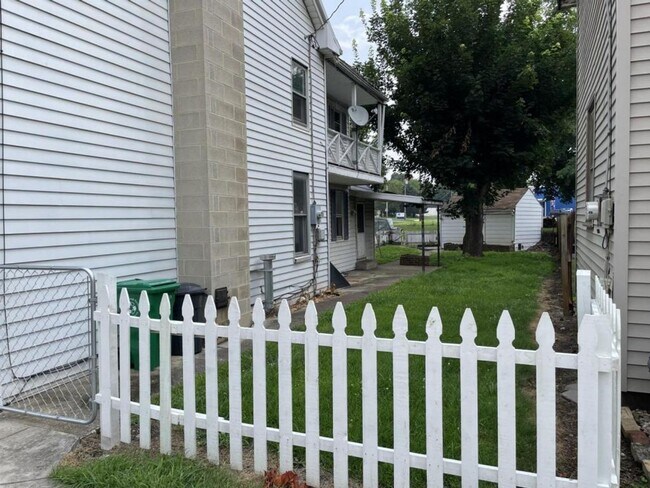 Building Photo - 3 Bedroom 1 Bath in Carlisle, PA!