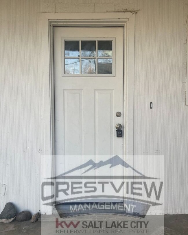 Building Photo - Martin Triplex