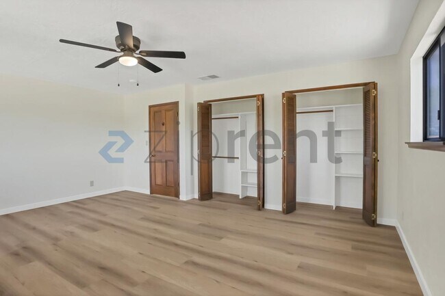 Building Photo - Unit
