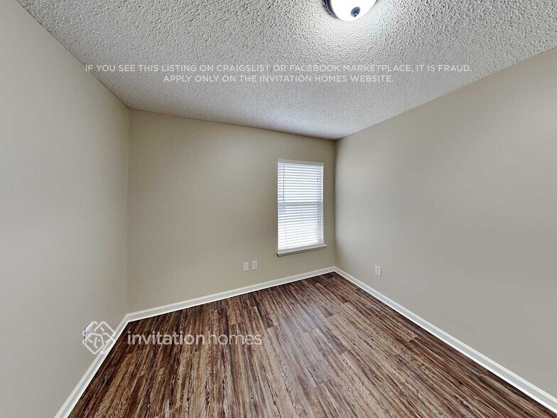 Building Photo - 1325 River City St
