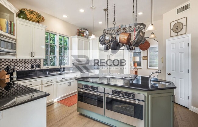 Building Photo - 3335 Caminito Daniella