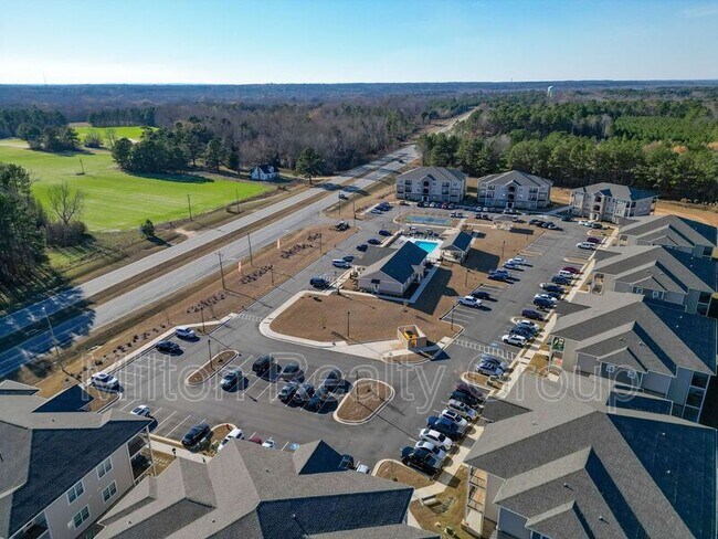 Building Photo - 120 Grove Cir