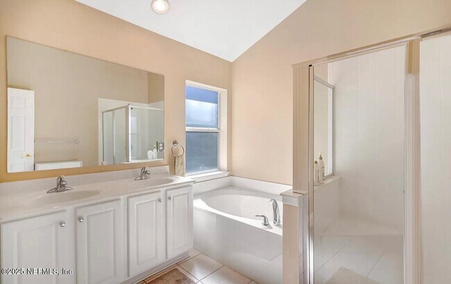 Building Photo - 701 Lake Stone Cir