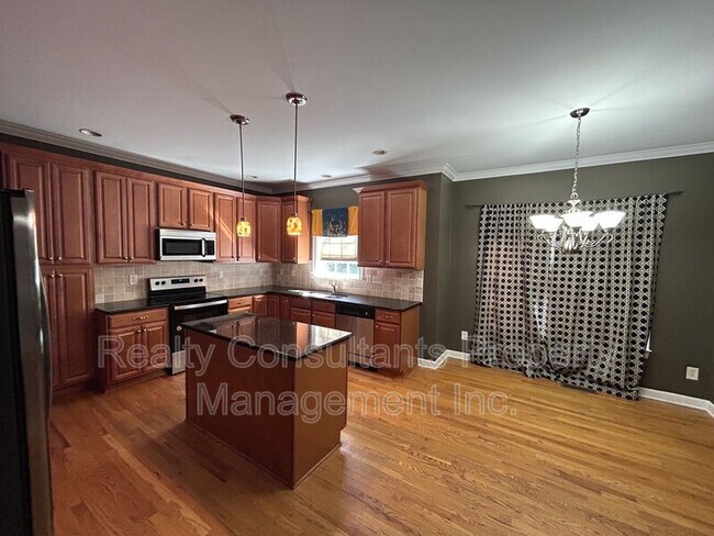Building Photo - 4540 Pebble Lake Dr