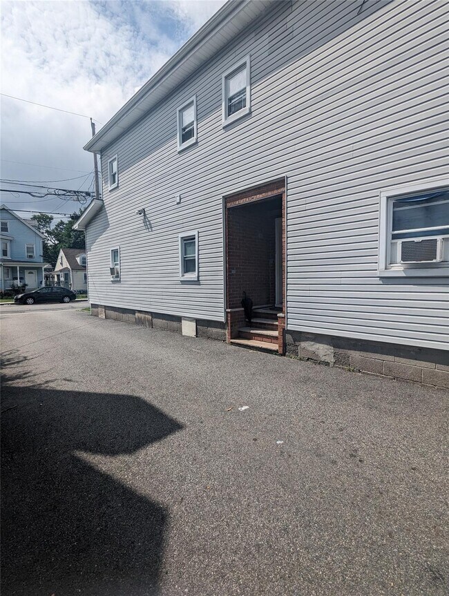 Building Photo - 20 Blauvelt Ave