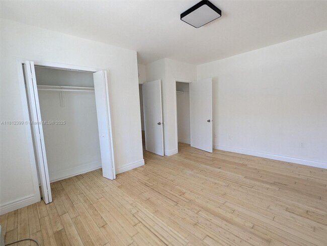 Building Photo - 6930 Rue Vendome