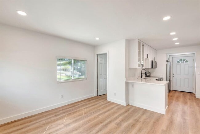 Building Photo - 1508 27th Ave N
