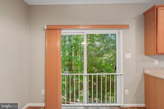 Building Photo - 7721 Valley Oak Dr