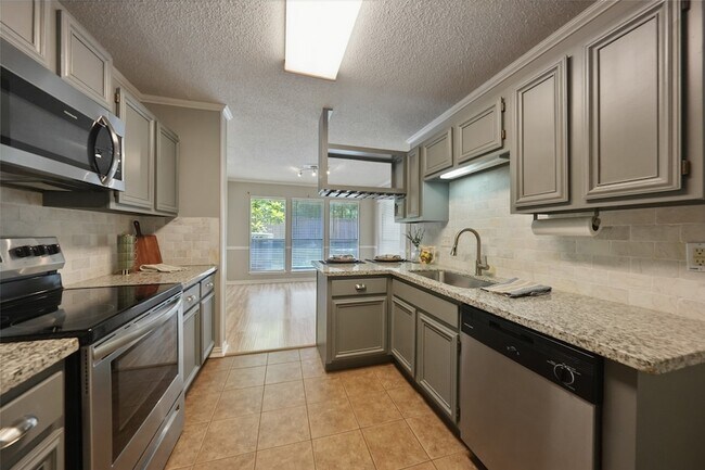 Building Photo - 3311 Golden Trails Dr