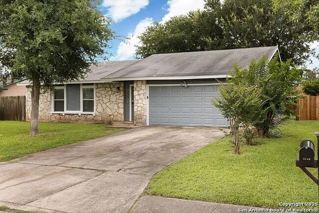 Building Photo - 3-Bedroom Home in Kirby Ready for Move-In!