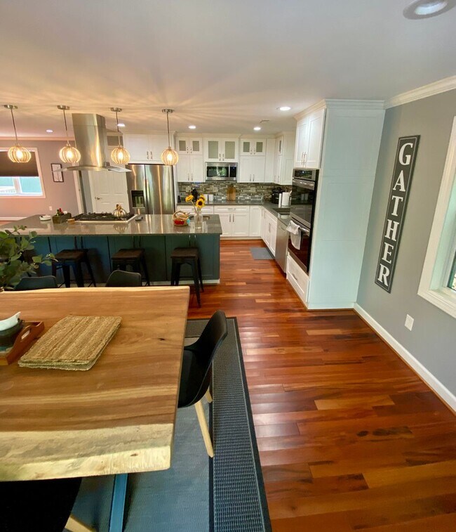 Building Photo - Gated Fairfield Harbour Home + Utilities + Wi-Fi Included